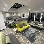 Good Priced 6 Bedroom Family Home In Quiet Residential Area With Free Parking,No Parties Allowed- Windsor