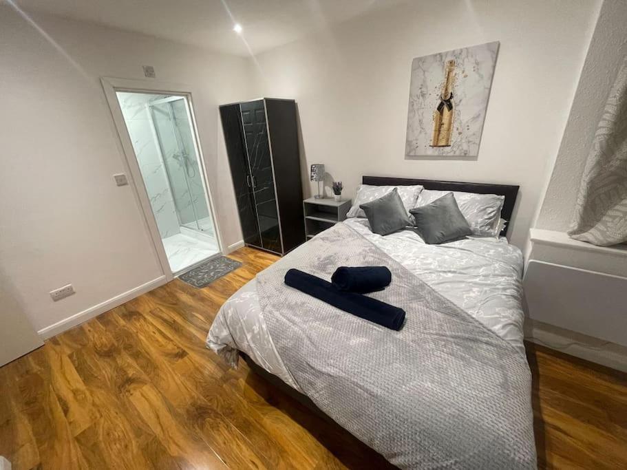 Holiday home Good Priced 6 Bedroom Family In Quiet Residential Area With Free Parking,no Parties Allowed- Windsor