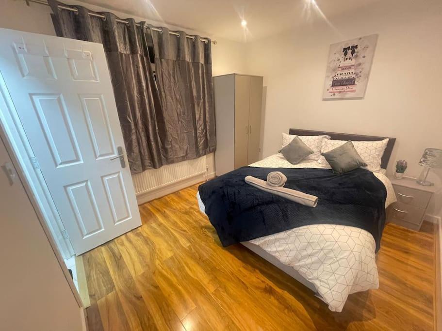 Holiday home Good Priced 6 Bedroom Family In Quiet Residential Area With Free Parking,no Parties Allowed- Windsor *